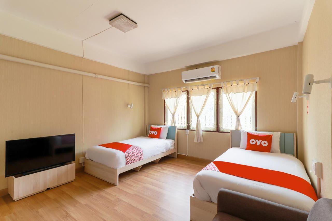 Oyo 743 Sweet Mango Cafe And Hostel Chiang Mai Exterior photo
